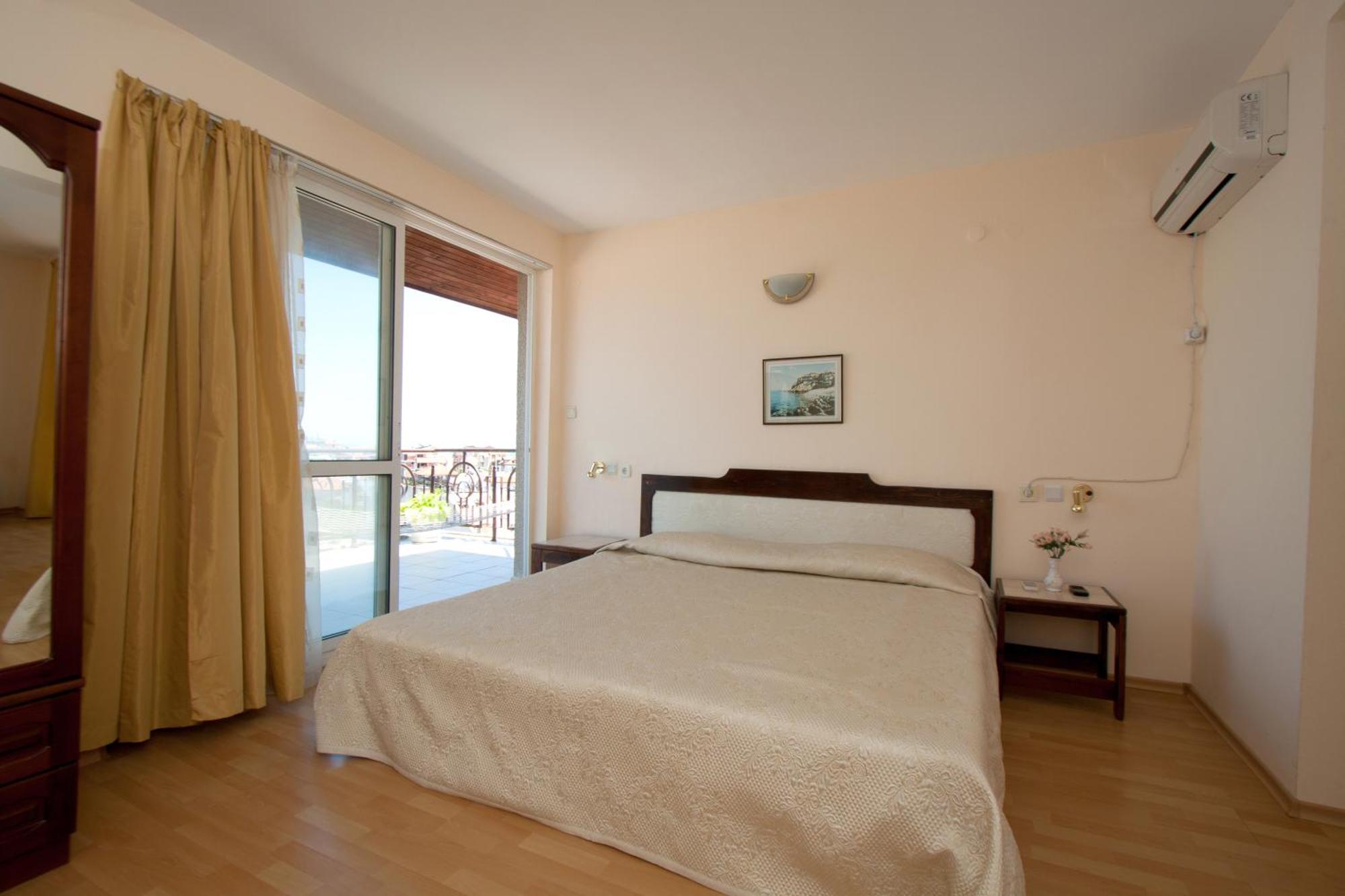 Family Hotel Verona Sozopol Esterno foto