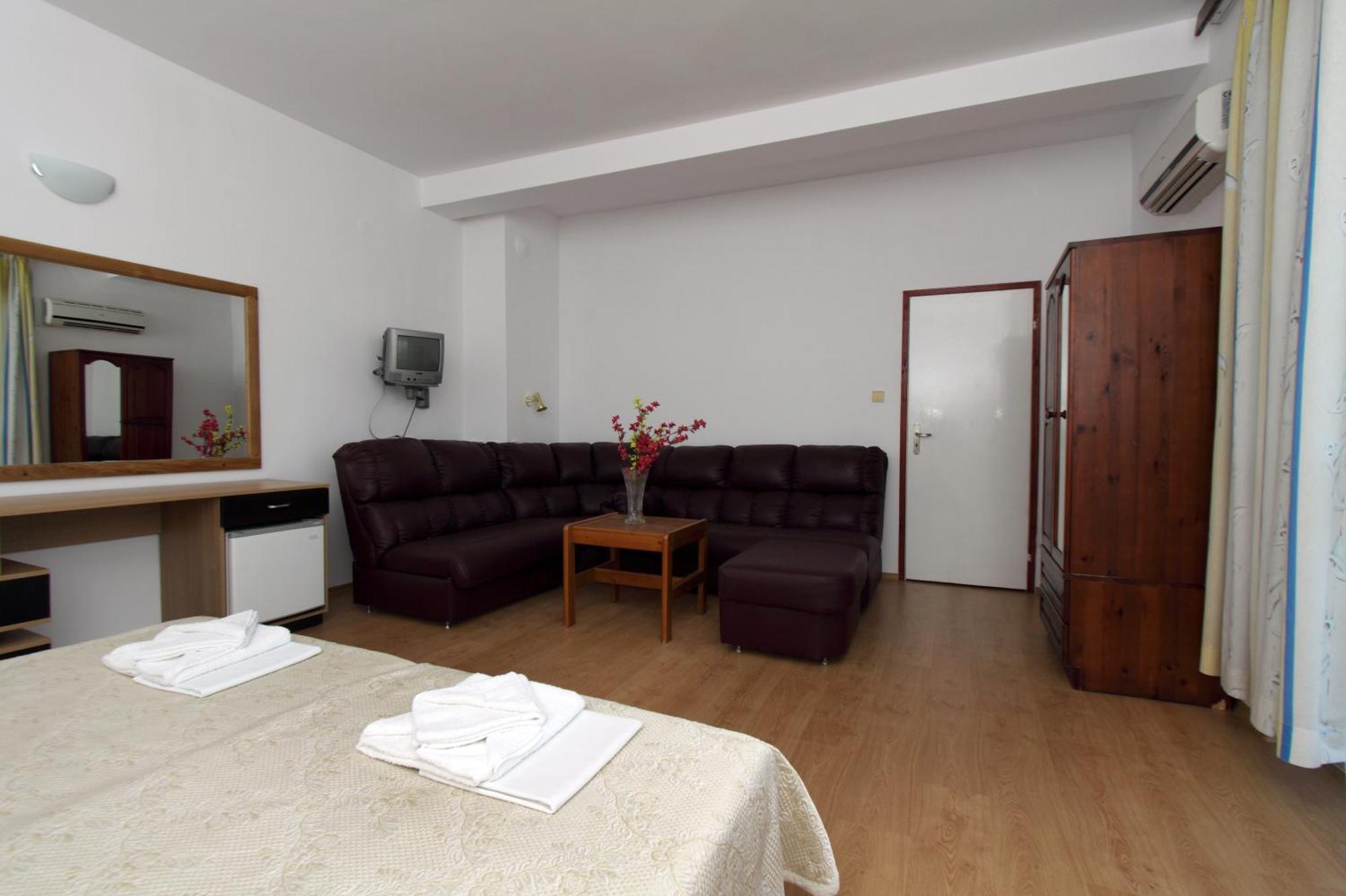 Family Hotel Verona Sozopol Esterno foto