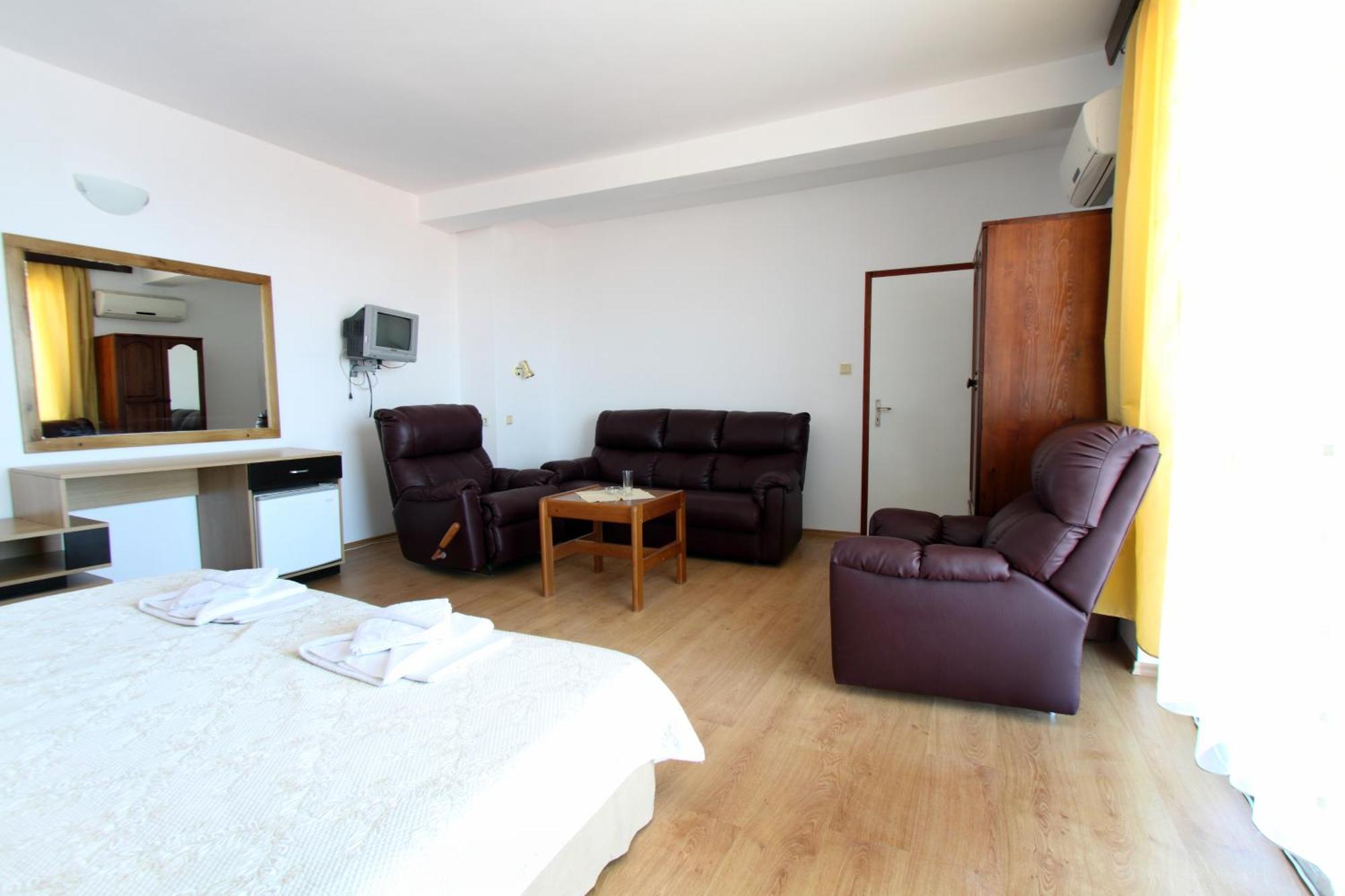 Family Hotel Verona Sozopol Esterno foto