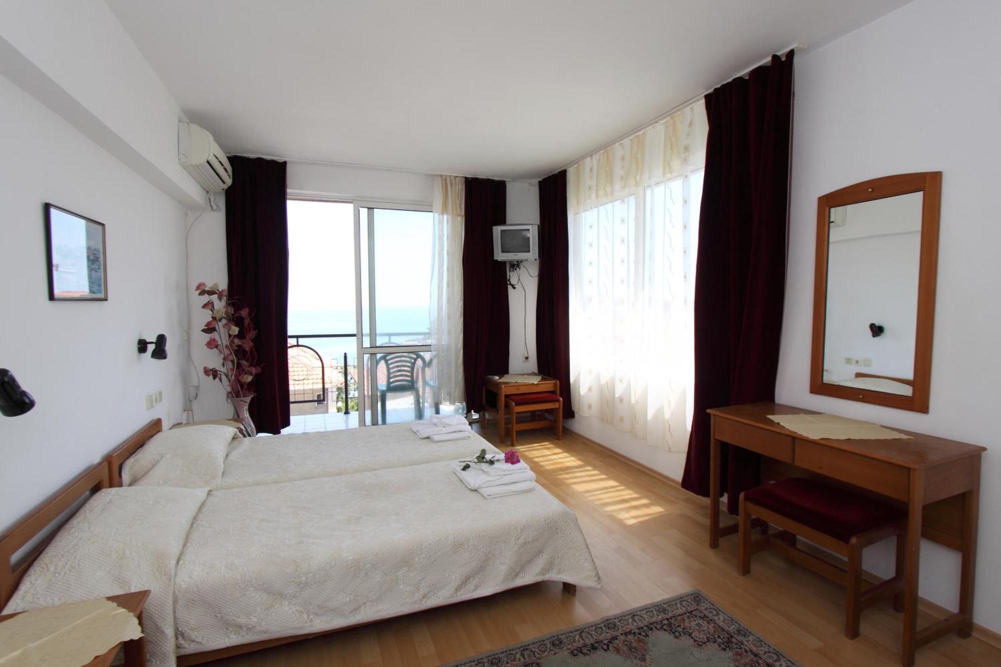 Family Hotel Verona Sozopol Esterno foto
