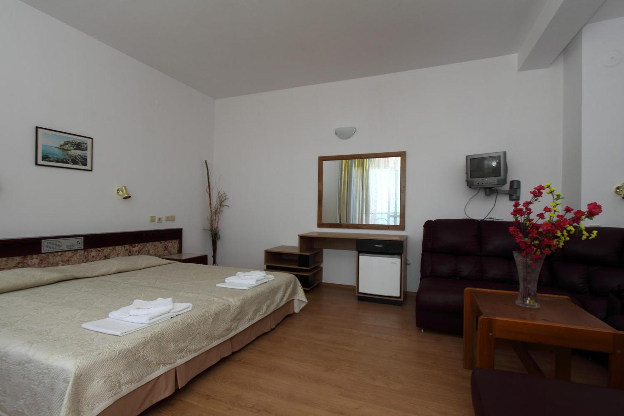 Family Hotel Verona Sozopol Esterno foto