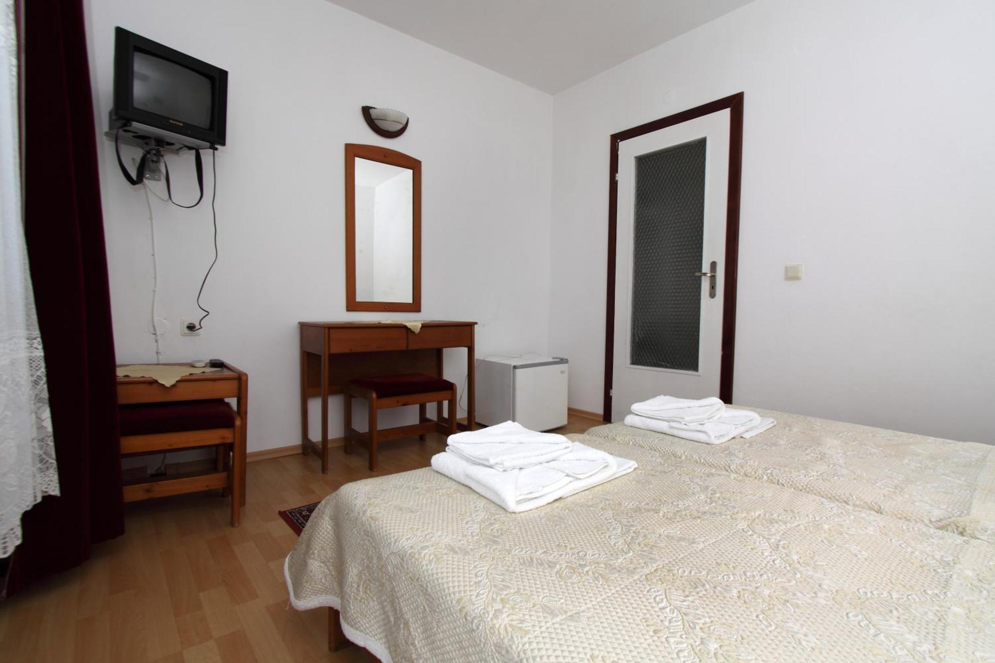 Family Hotel Verona Sozopol Esterno foto
