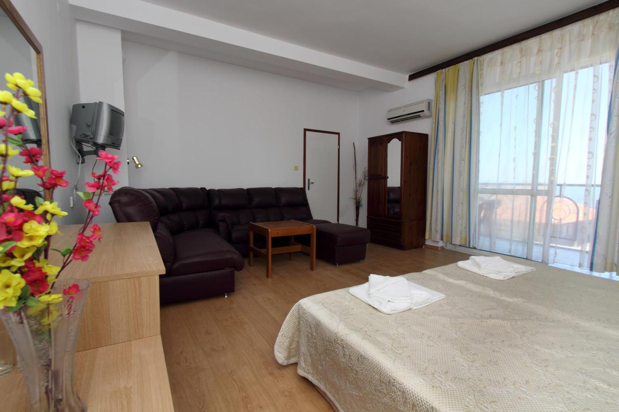 Family Hotel Verona Sozopol Esterno foto