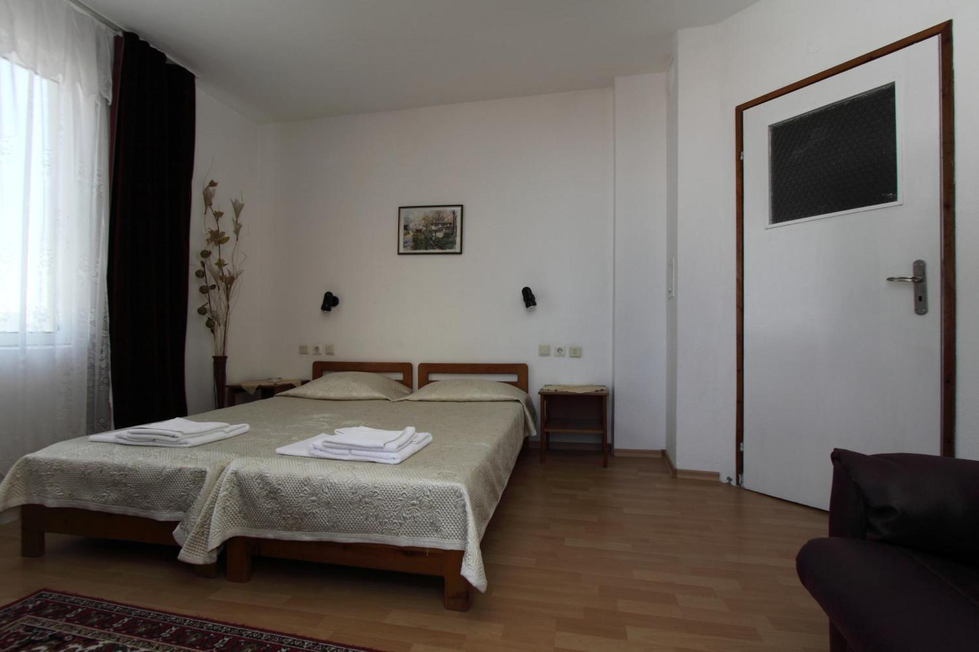 Family Hotel Verona Sozopol Esterno foto