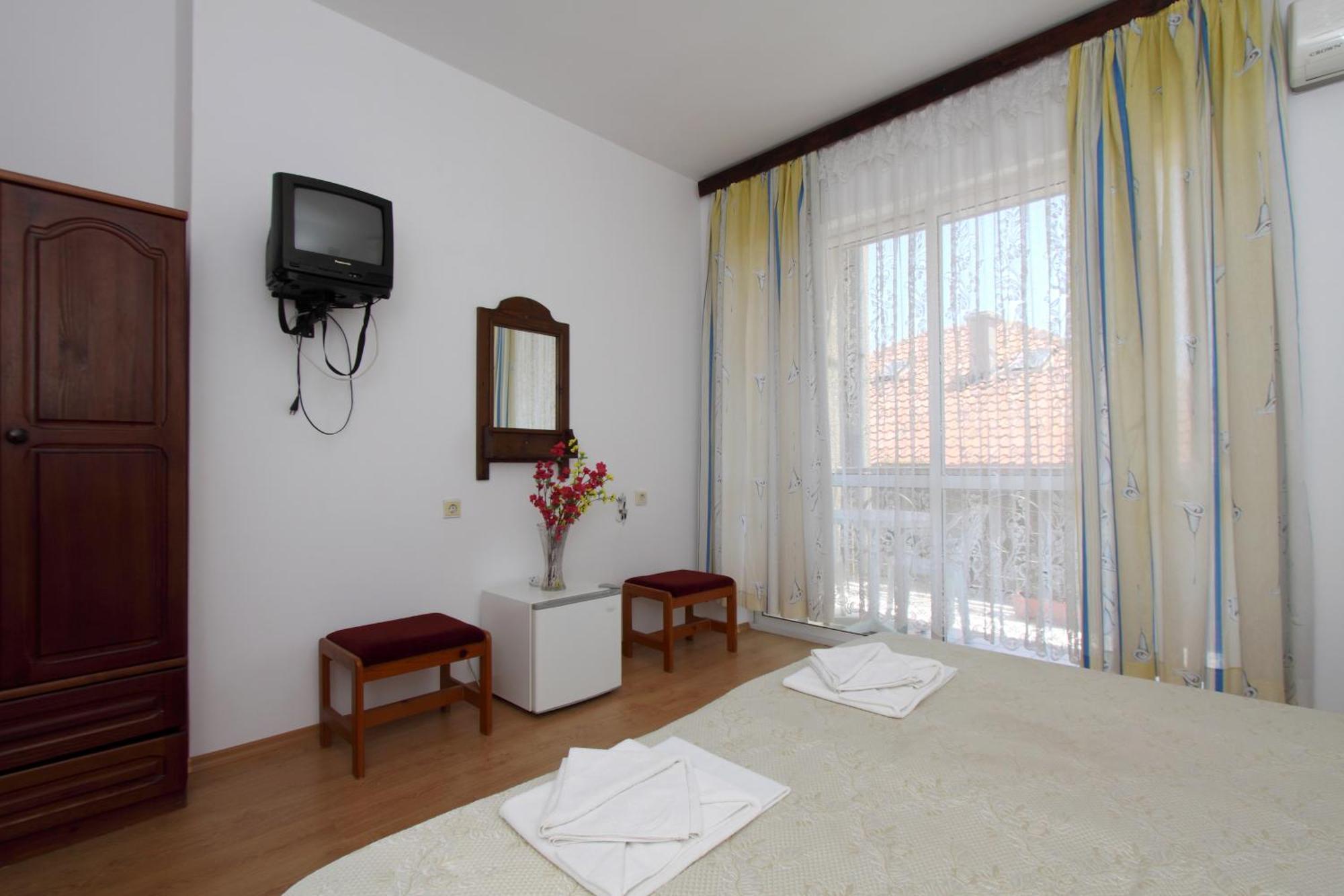 Family Hotel Verona Sozopol Esterno foto