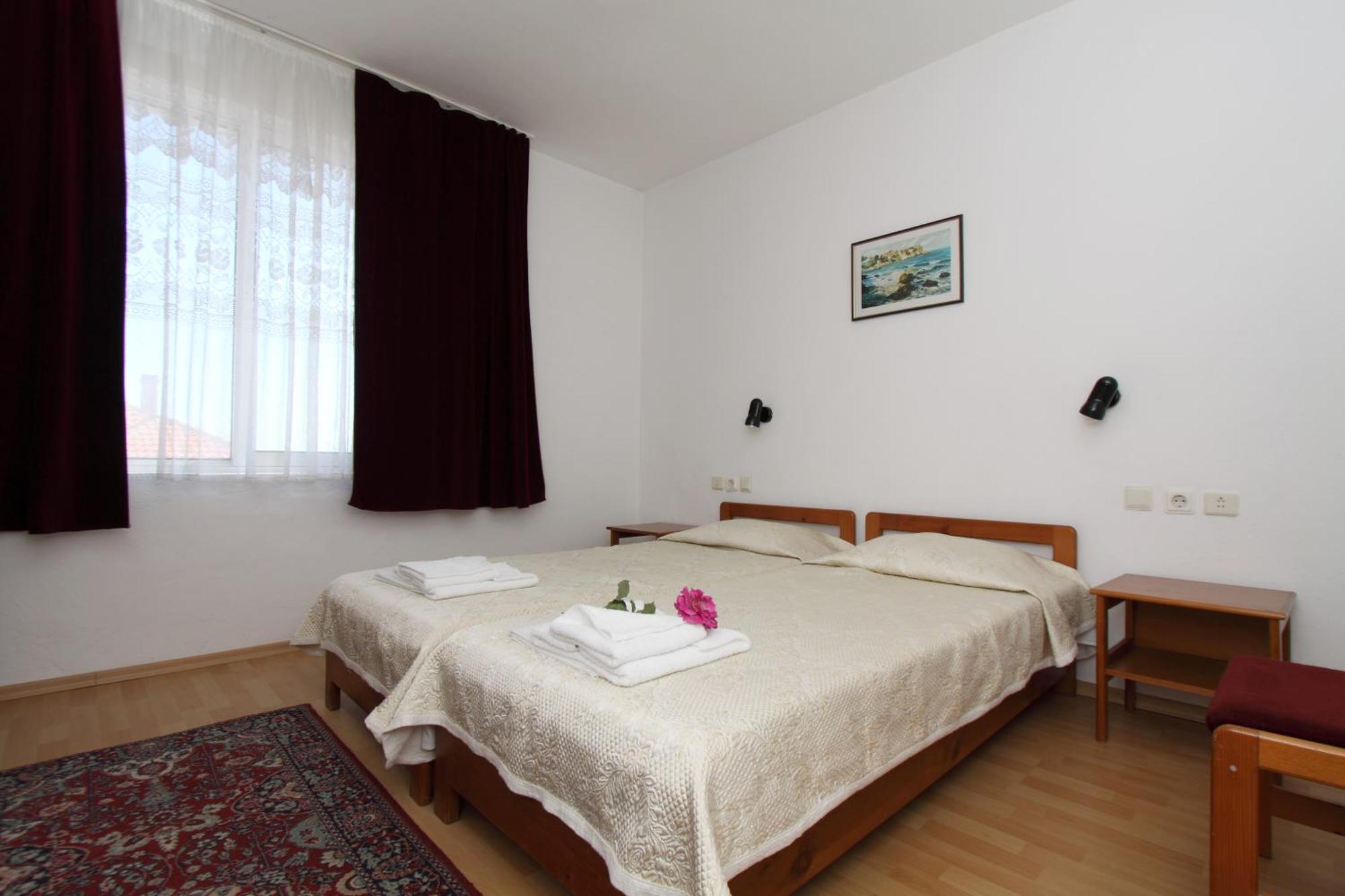 Family Hotel Verona Sozopol Esterno foto