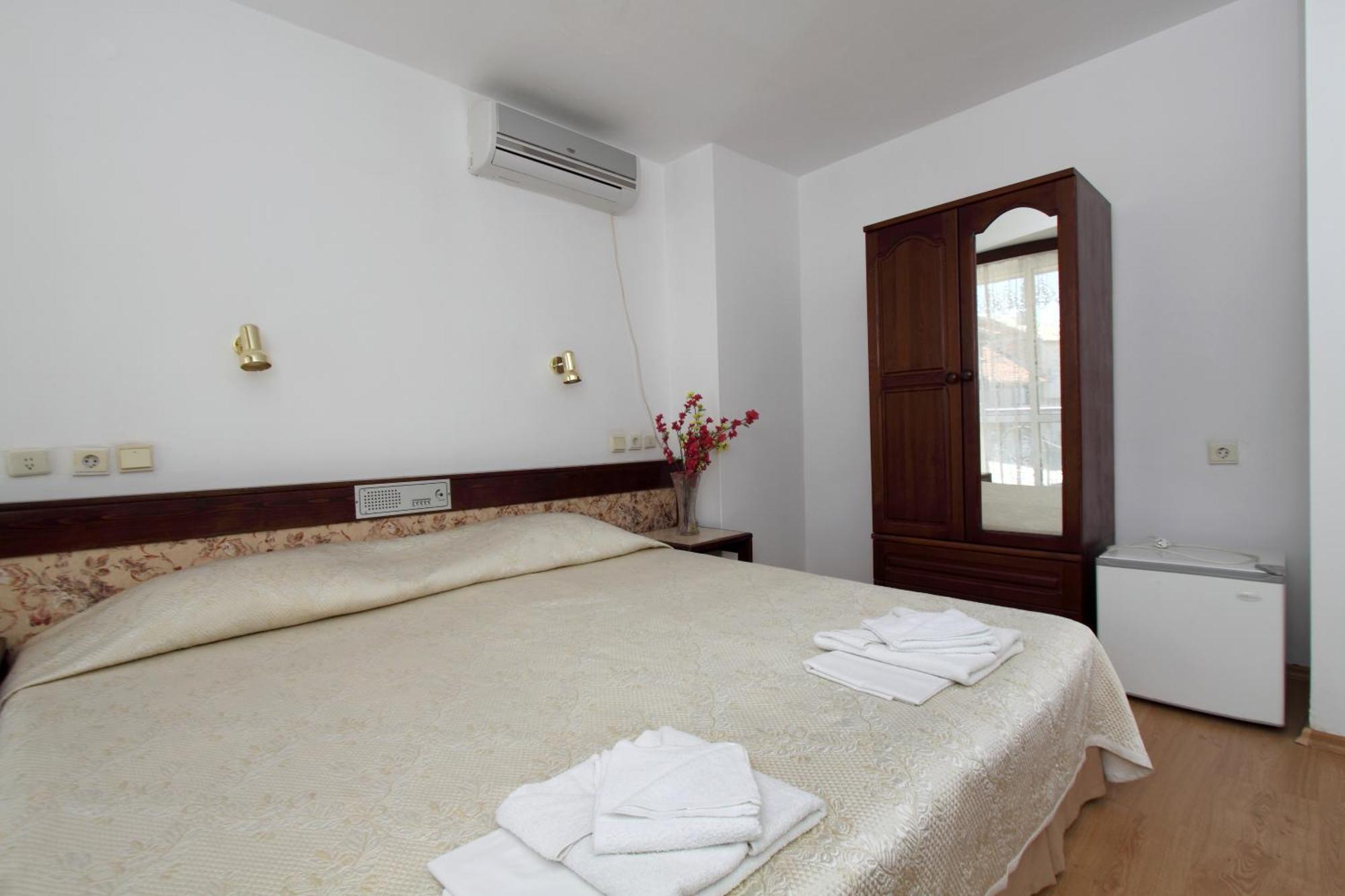 Family Hotel Verona Sozopol Esterno foto