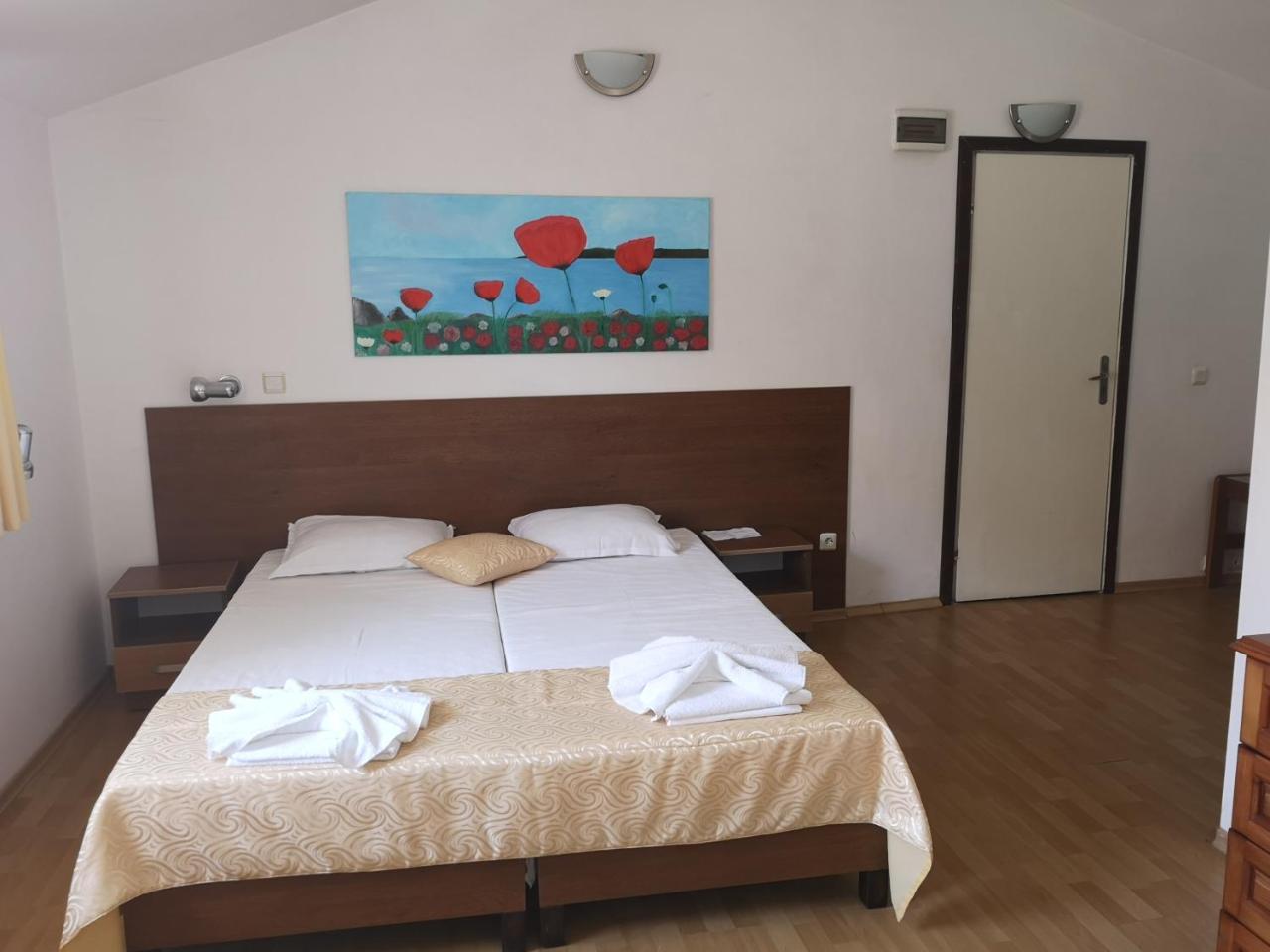 Family Hotel Verona Sozopol Esterno foto